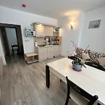 Avalon, C102 Sluneční pobřeží